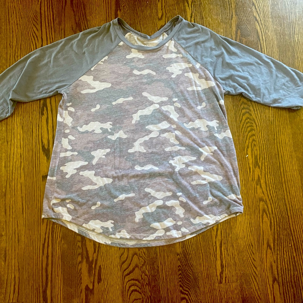 Torrid size 1 (equal to size 14) grey camouflage 3/4 sleeves cotton shirt